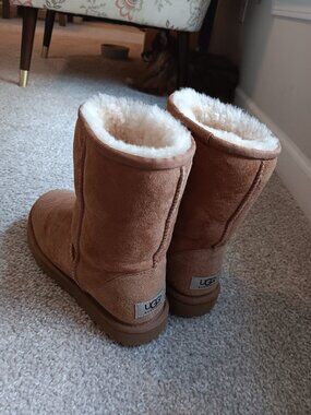 Classic Short II UGG / Chestnut / Woman size 7